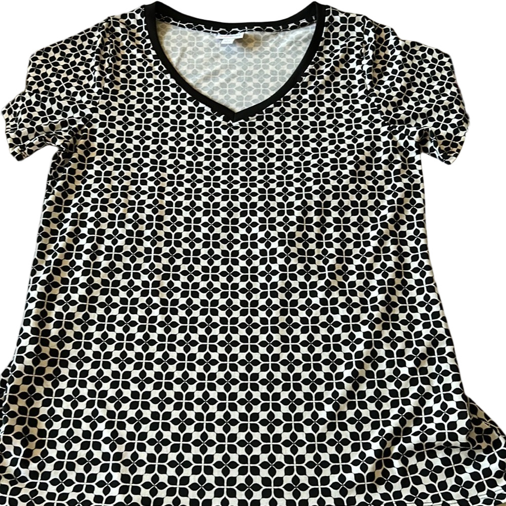 LuLaRoe Cristy T size Large black and white patterned V neck Top.